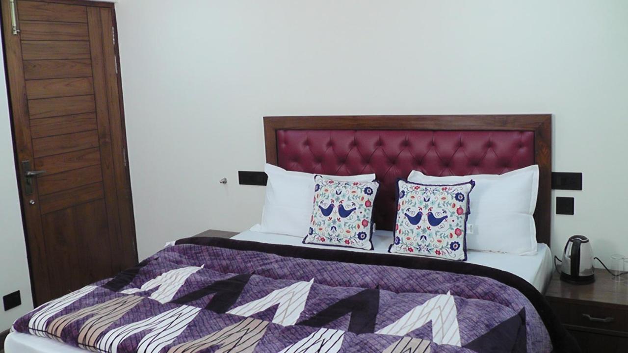 Hotel Jakhu Heights Shimla Buitenkant foto