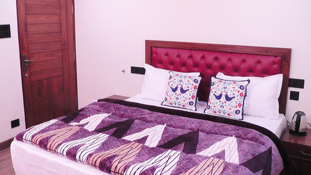 Hotel Jakhu Heights Shimla Buitenkant foto