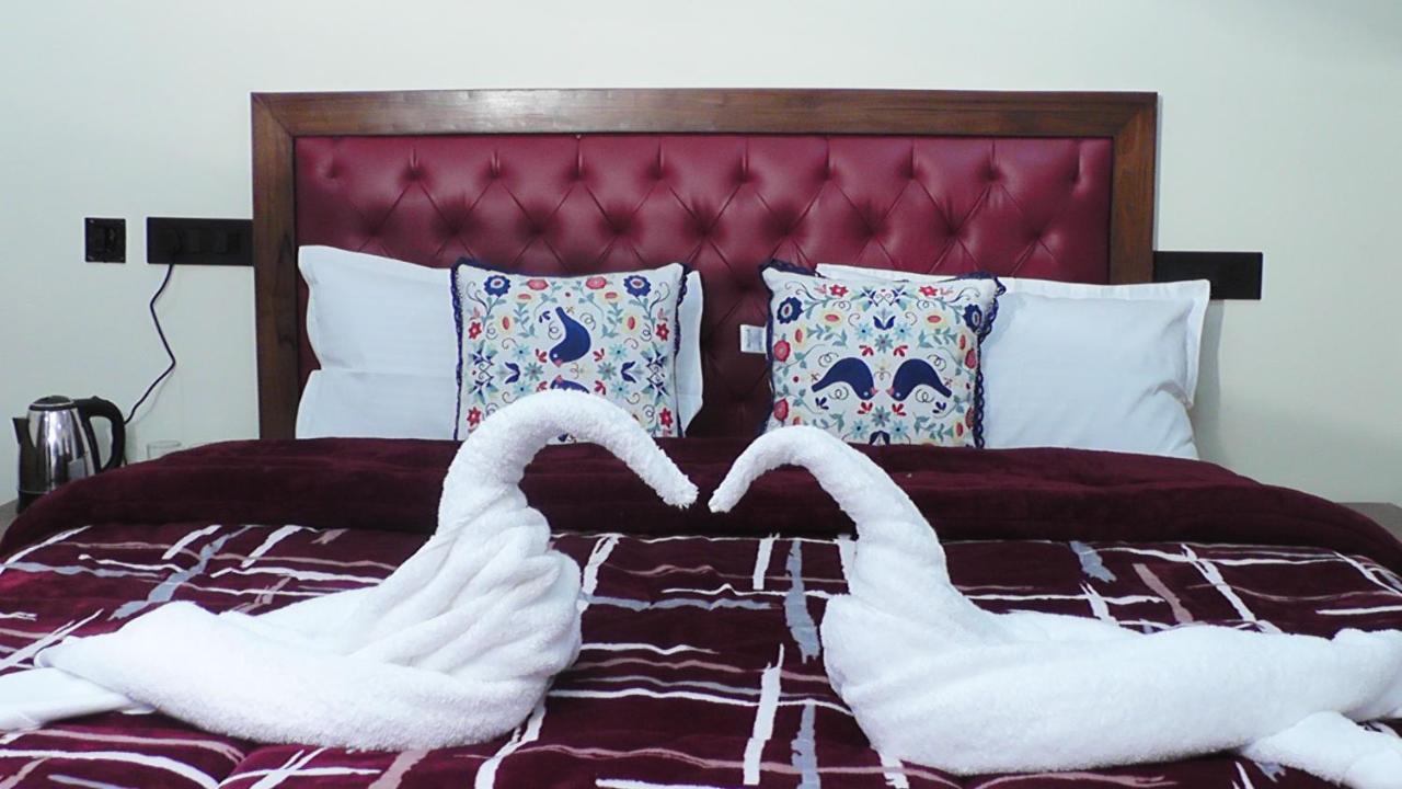Hotel Jakhu Heights Shimla Buitenkant foto