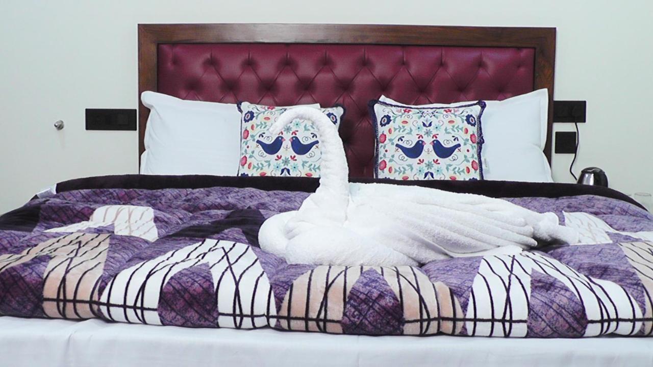 Hotel Jakhu Heights Shimla Buitenkant foto