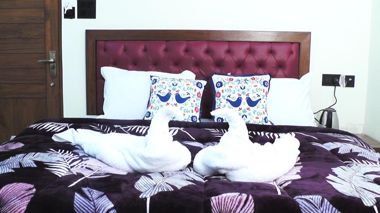 Hotel Jakhu Heights Shimla Buitenkant foto