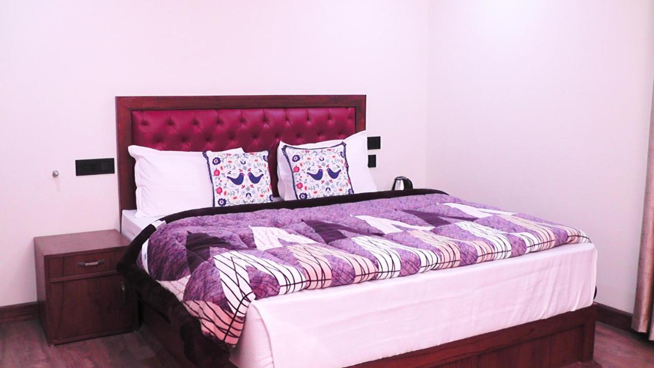 Hotel Jakhu Heights Shimla Buitenkant foto