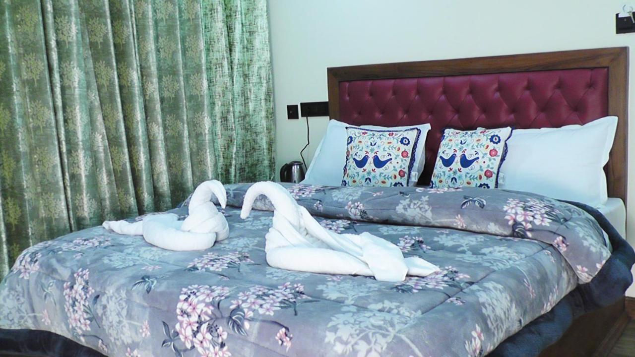 Hotel Jakhu Heights Shimla Buitenkant foto
