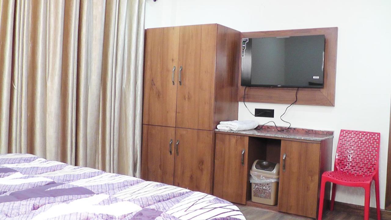 Hotel Jakhu Heights Shimla Buitenkant foto