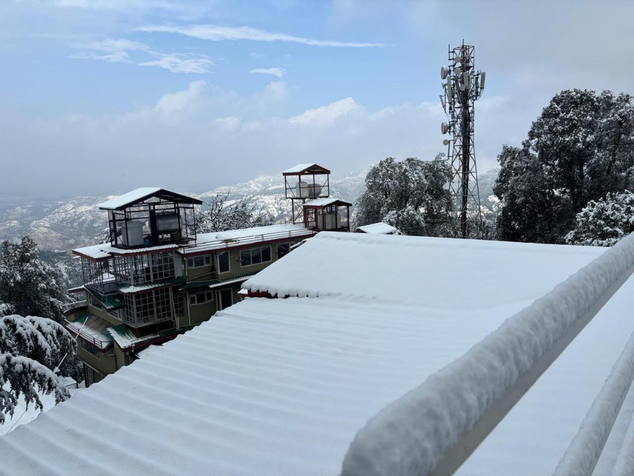 Hotel Jakhu Heights Shimla Buitenkant foto
